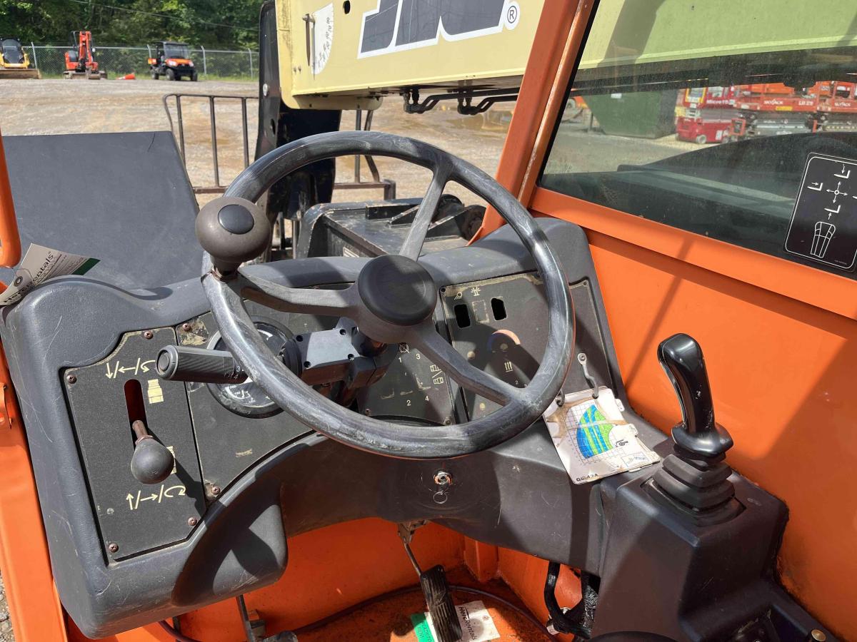 2013 JLG G6-42A