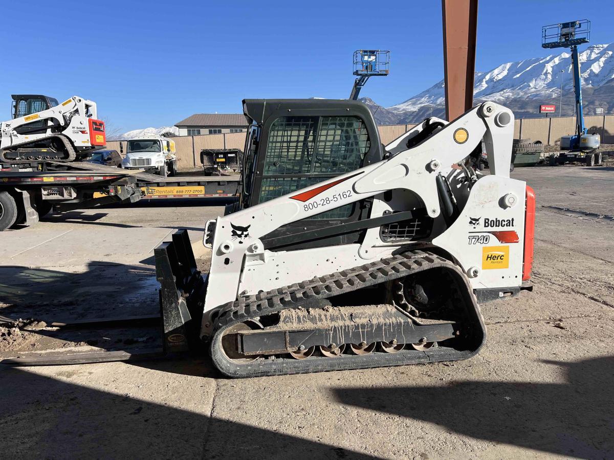 2020 Bobcat T740
