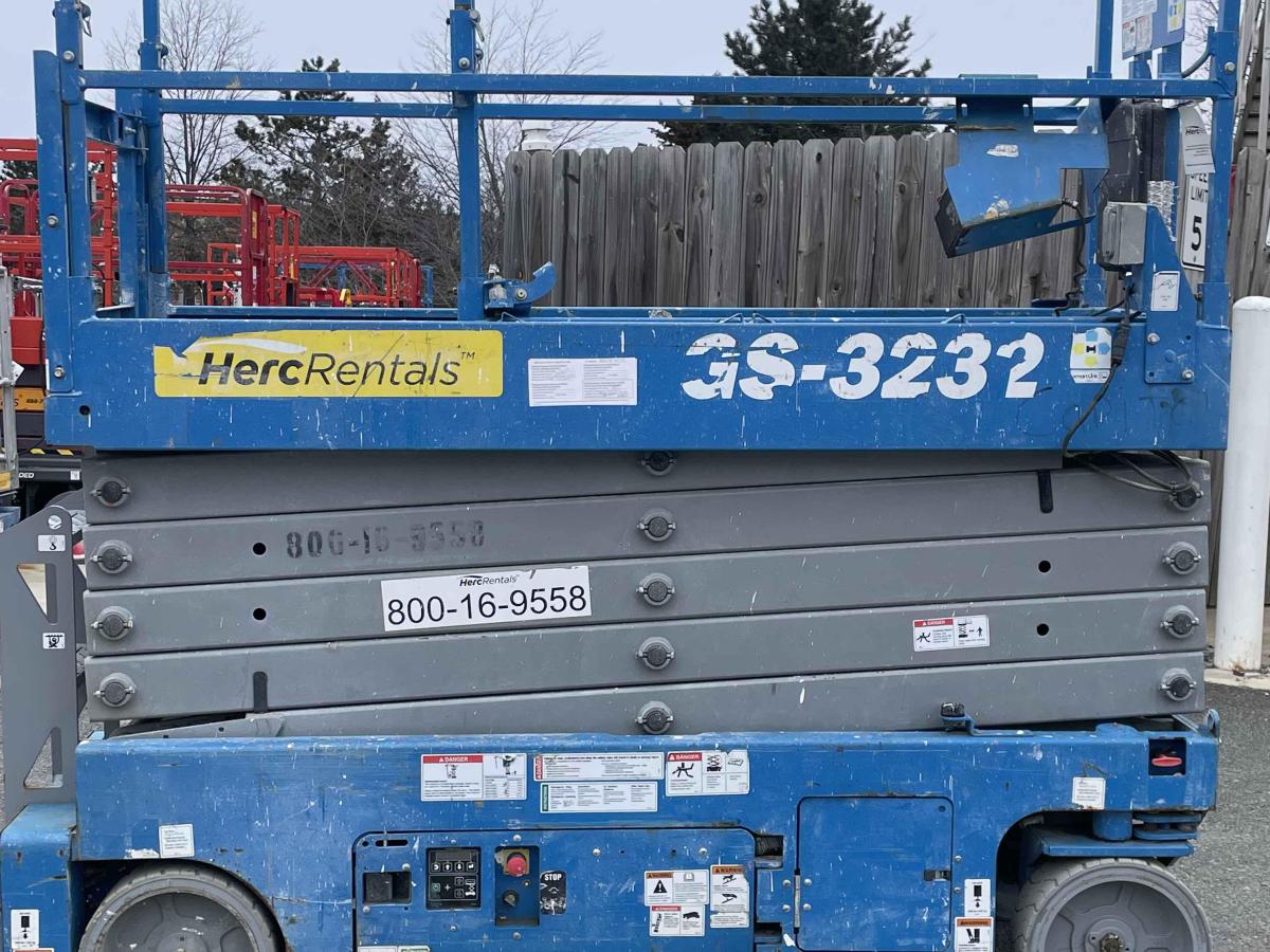 2017 Genie GS-3232