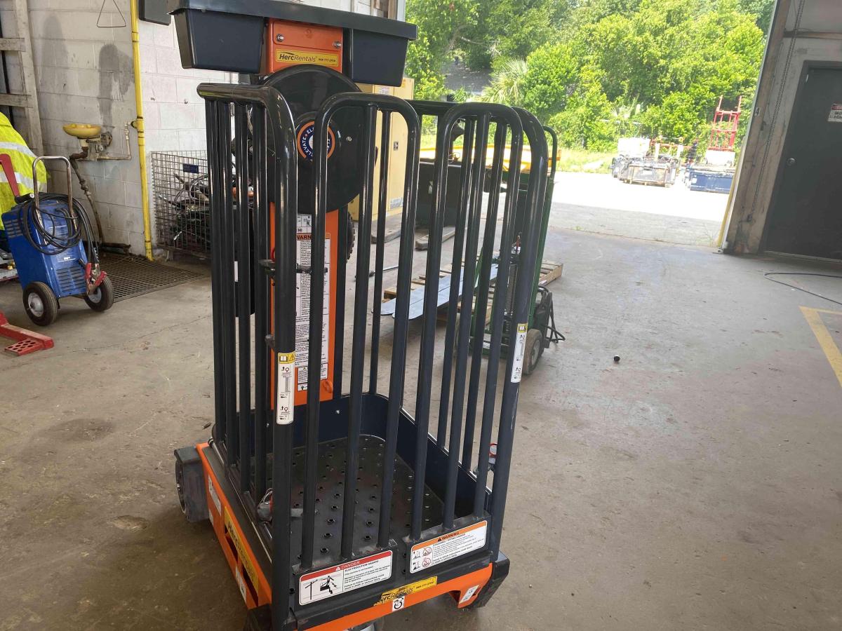 2023 JLG EcoLift 50