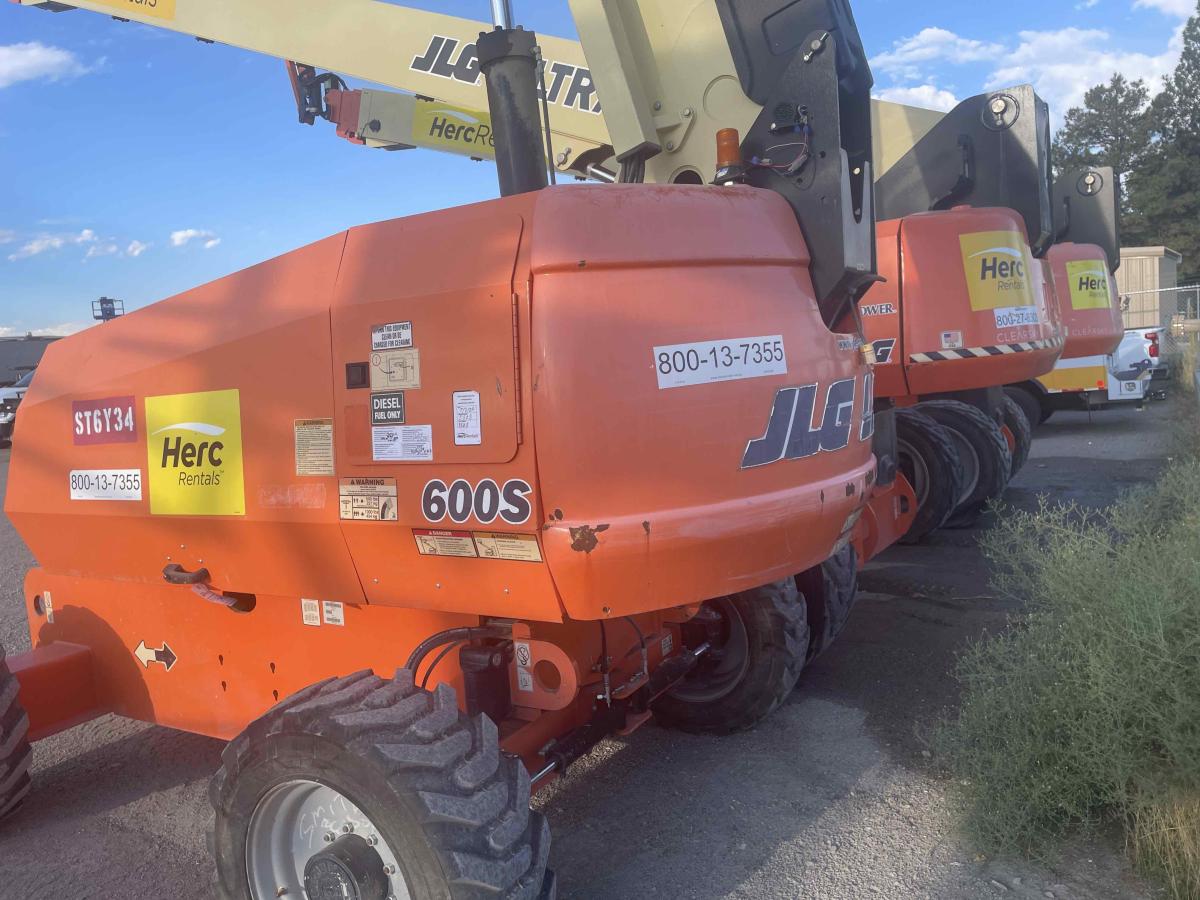2017 JLG 600S