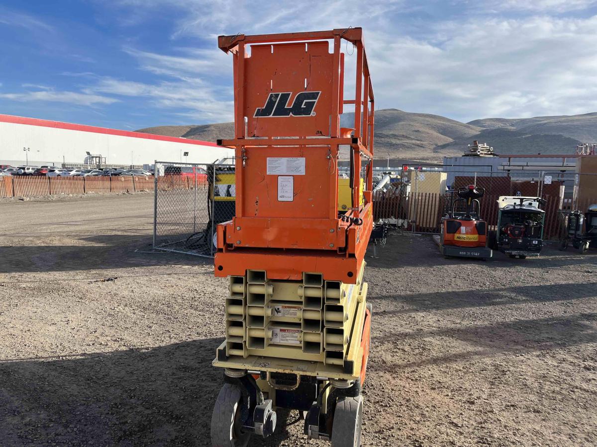 2017 JLG 2632ES