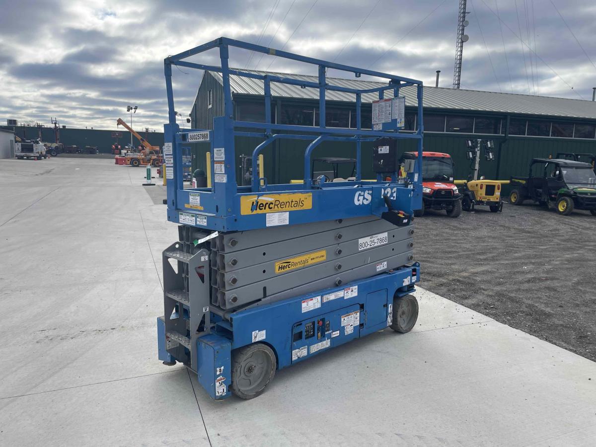 2019 Genie GS-3232