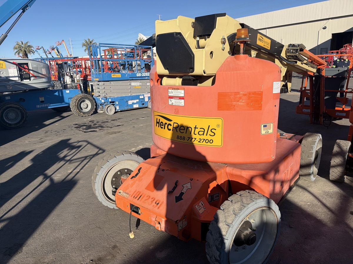 2013 JLG E450AJ-4