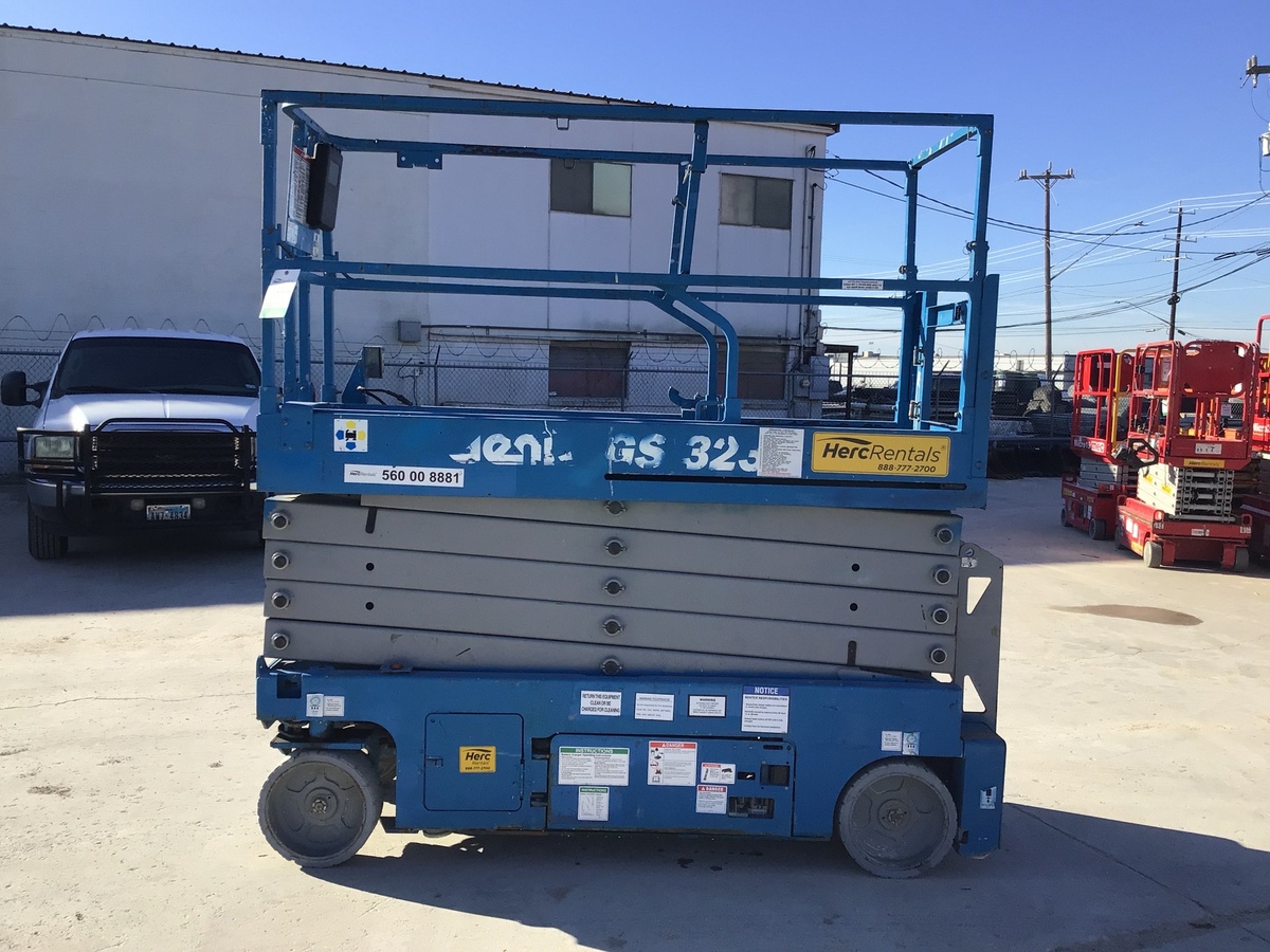 2017 Genie GS-3232