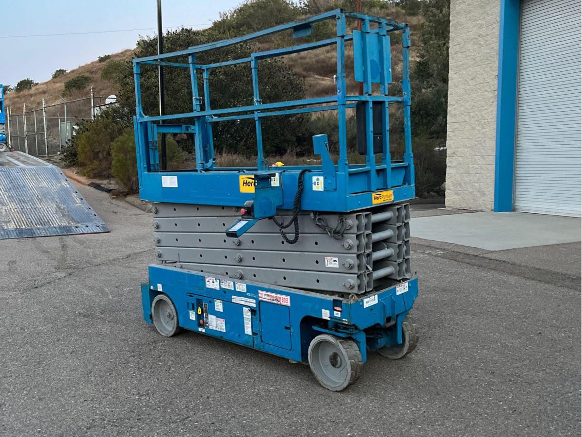 2012 Genie GS-3232-2