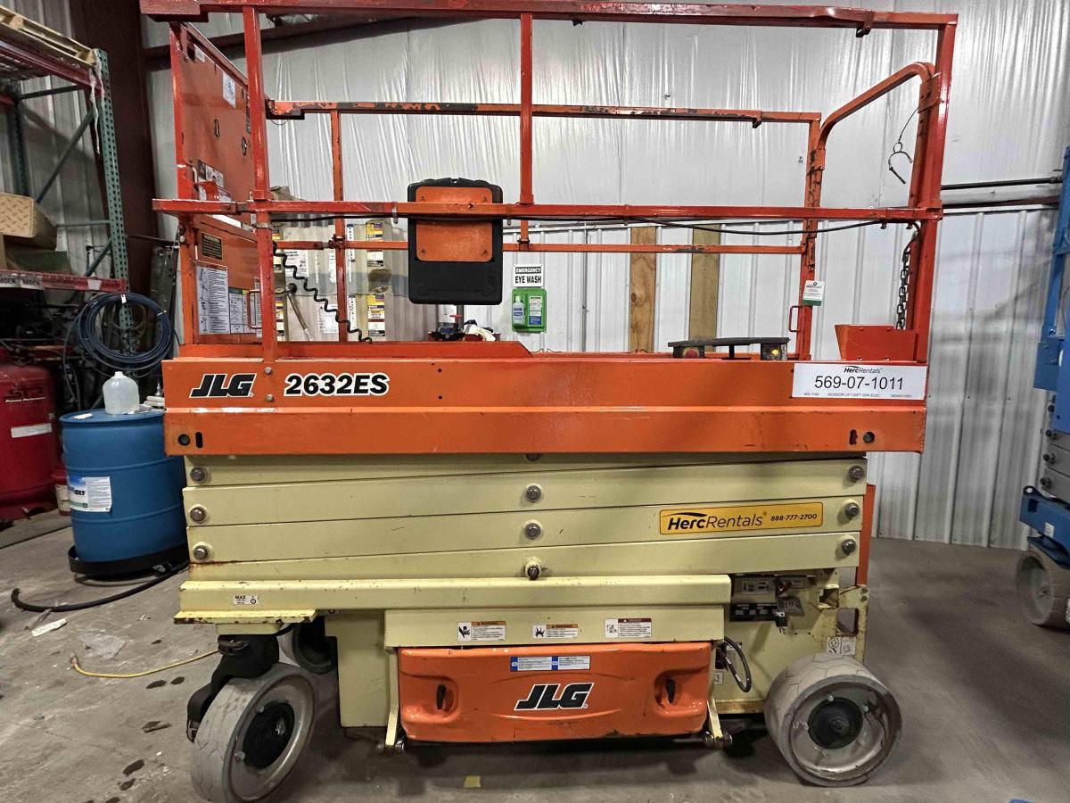 2017 JLG 2632ES
