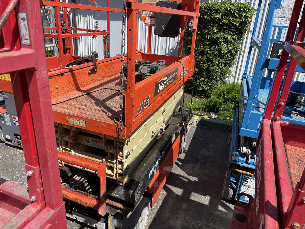 2017 JLG 1932R-3