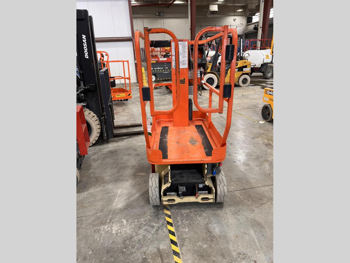 2015 JLG 1230ES