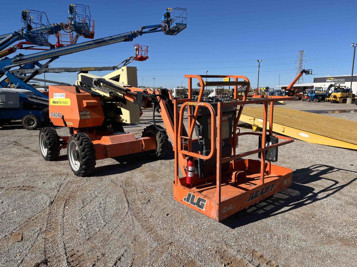 2017 JLG 340AJ