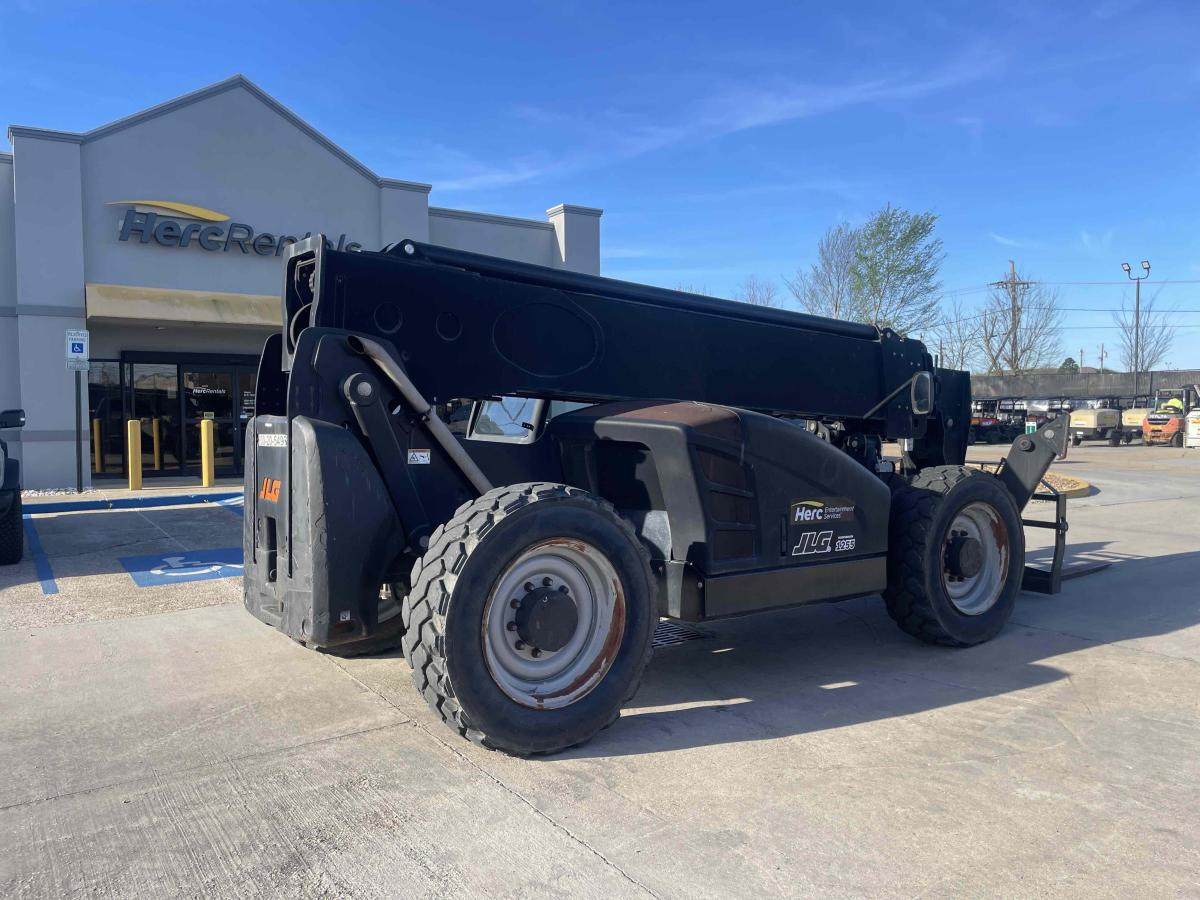 2018 JLG 1255