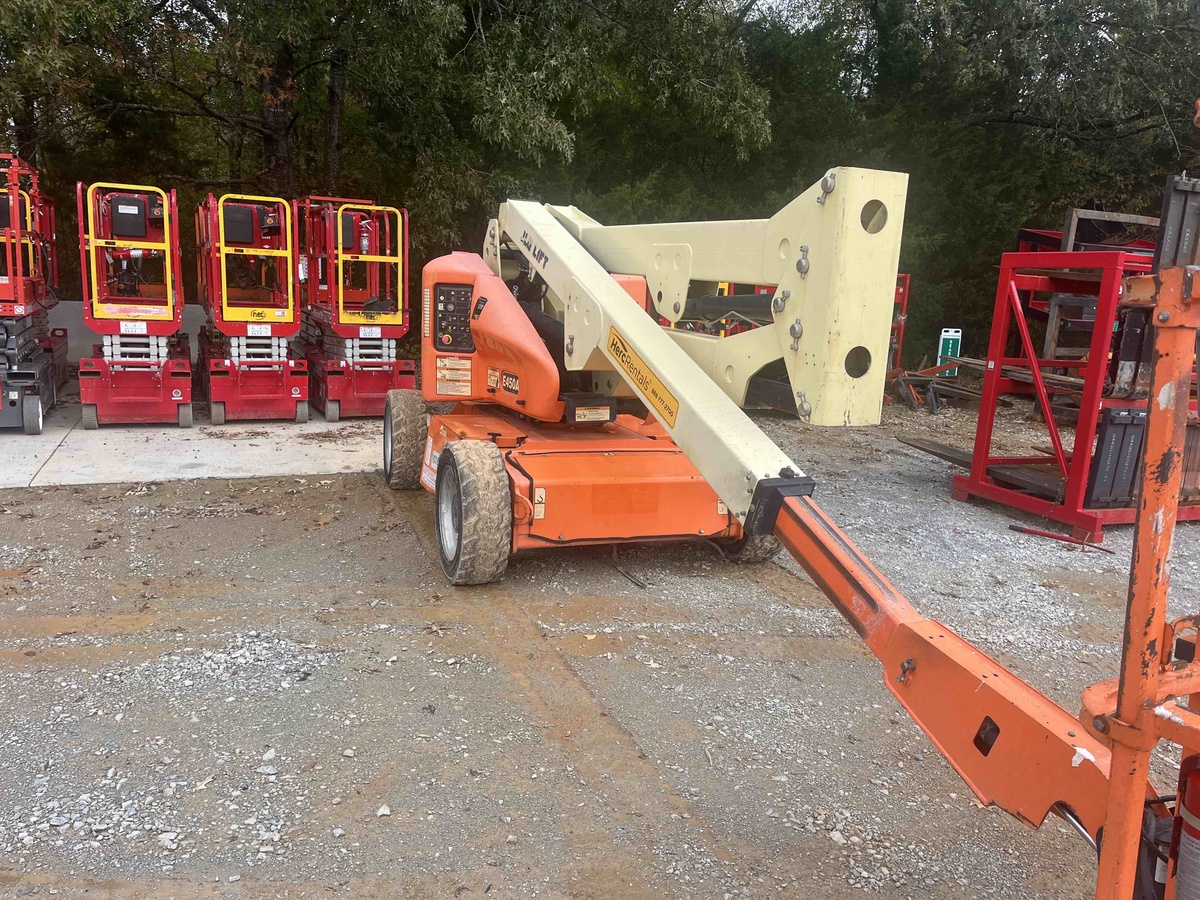 2016 JLG E450A-2