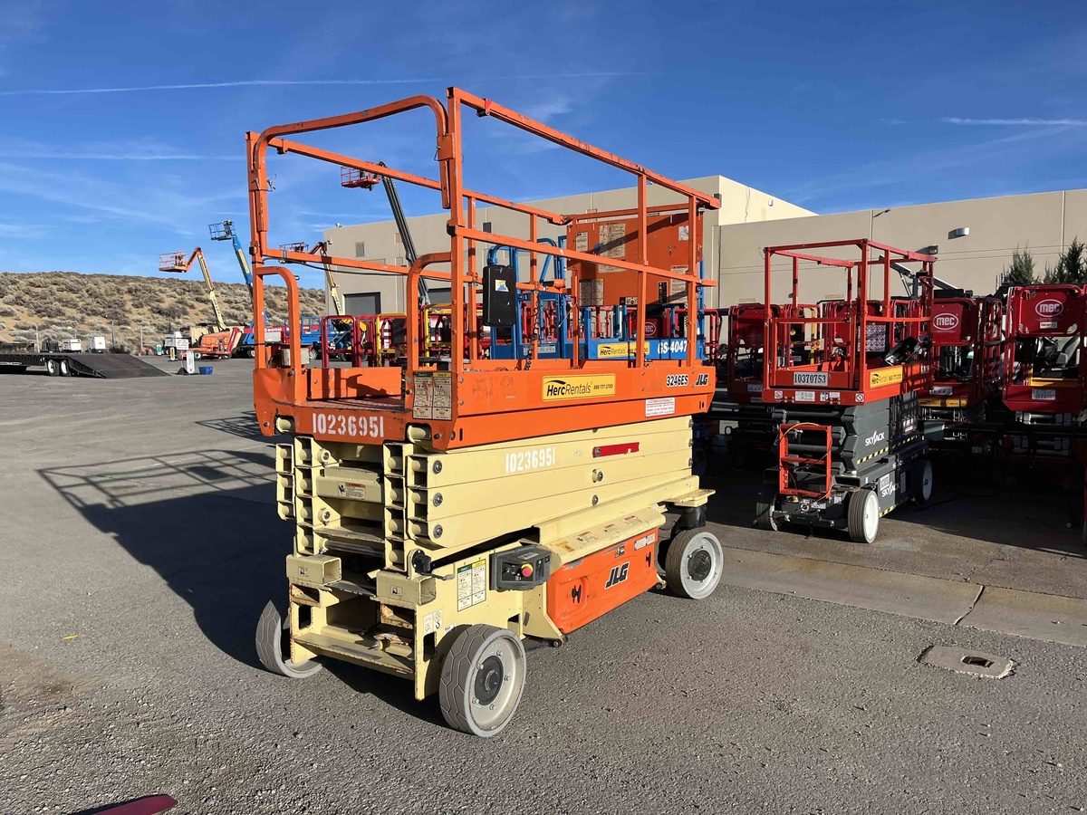 2018 JLG 3246ES-2