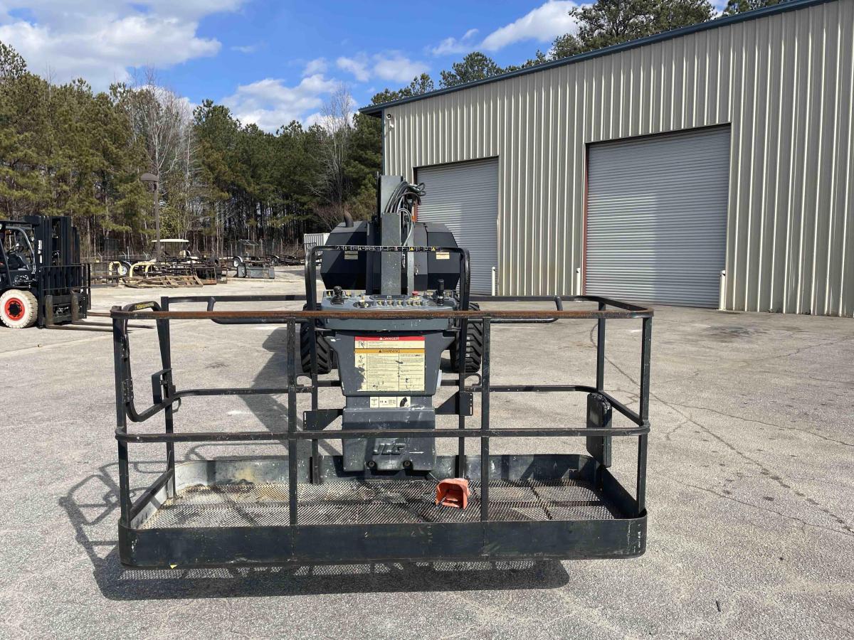 2016 JLG 800AJ