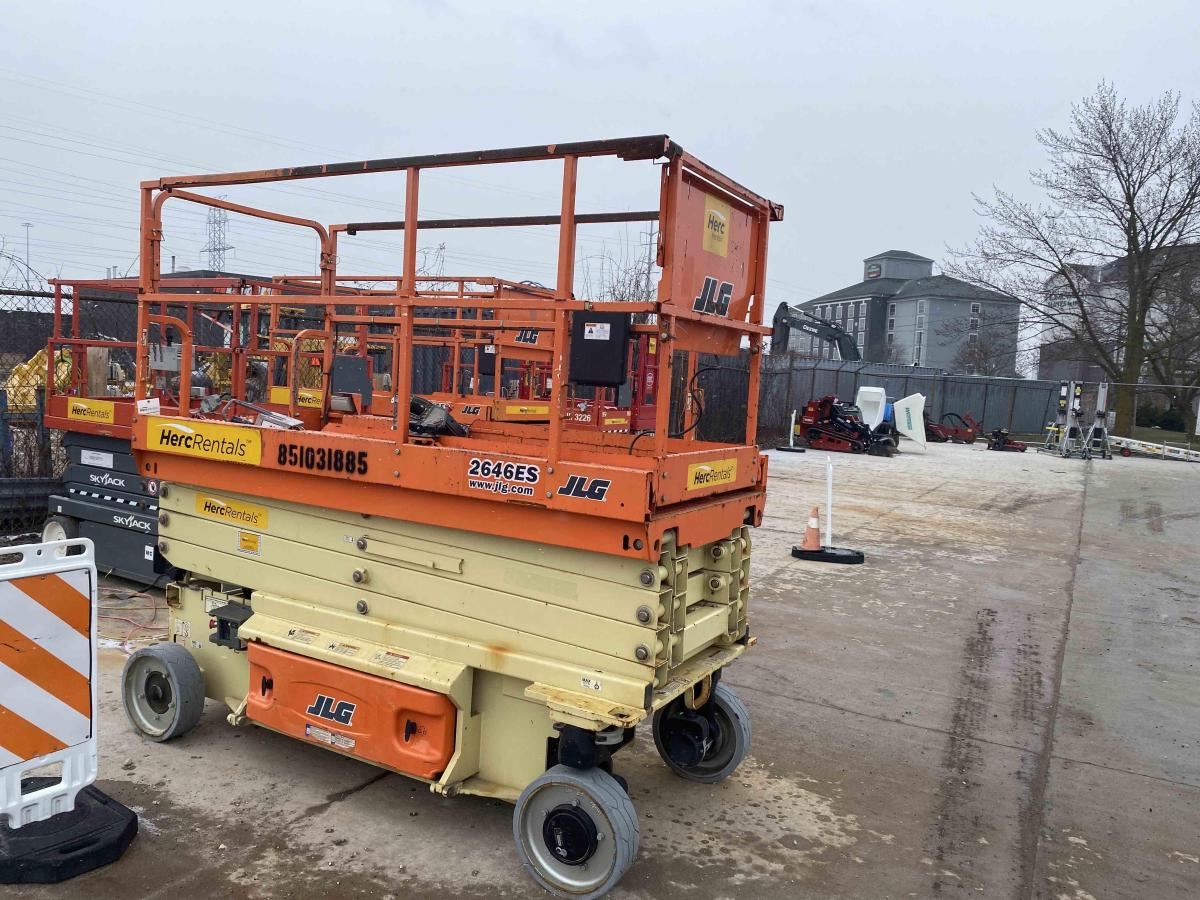 2017 JLG 2646ES