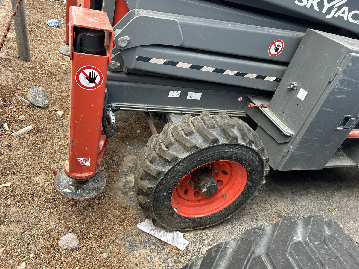 2016 Skyjack SJ8841 RT-8