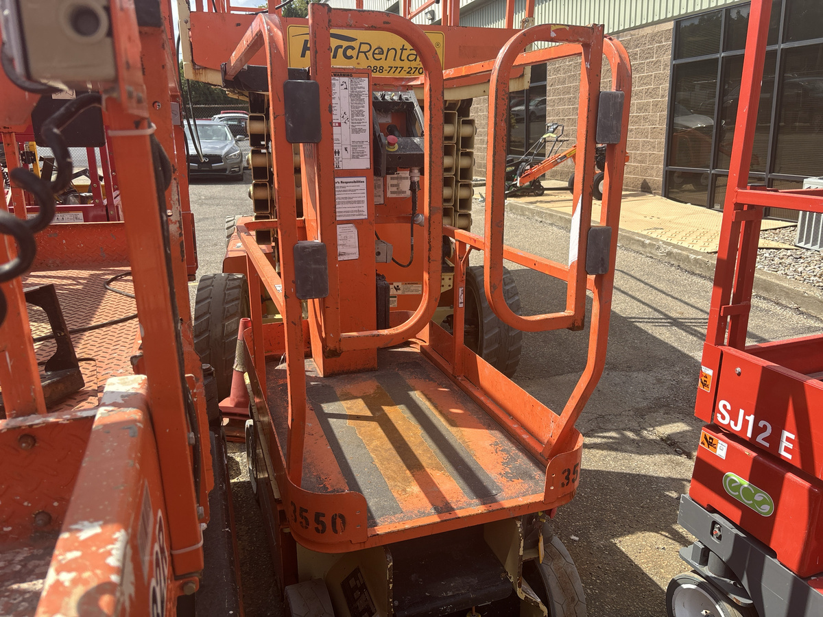 2015 JLG 1230ES-4