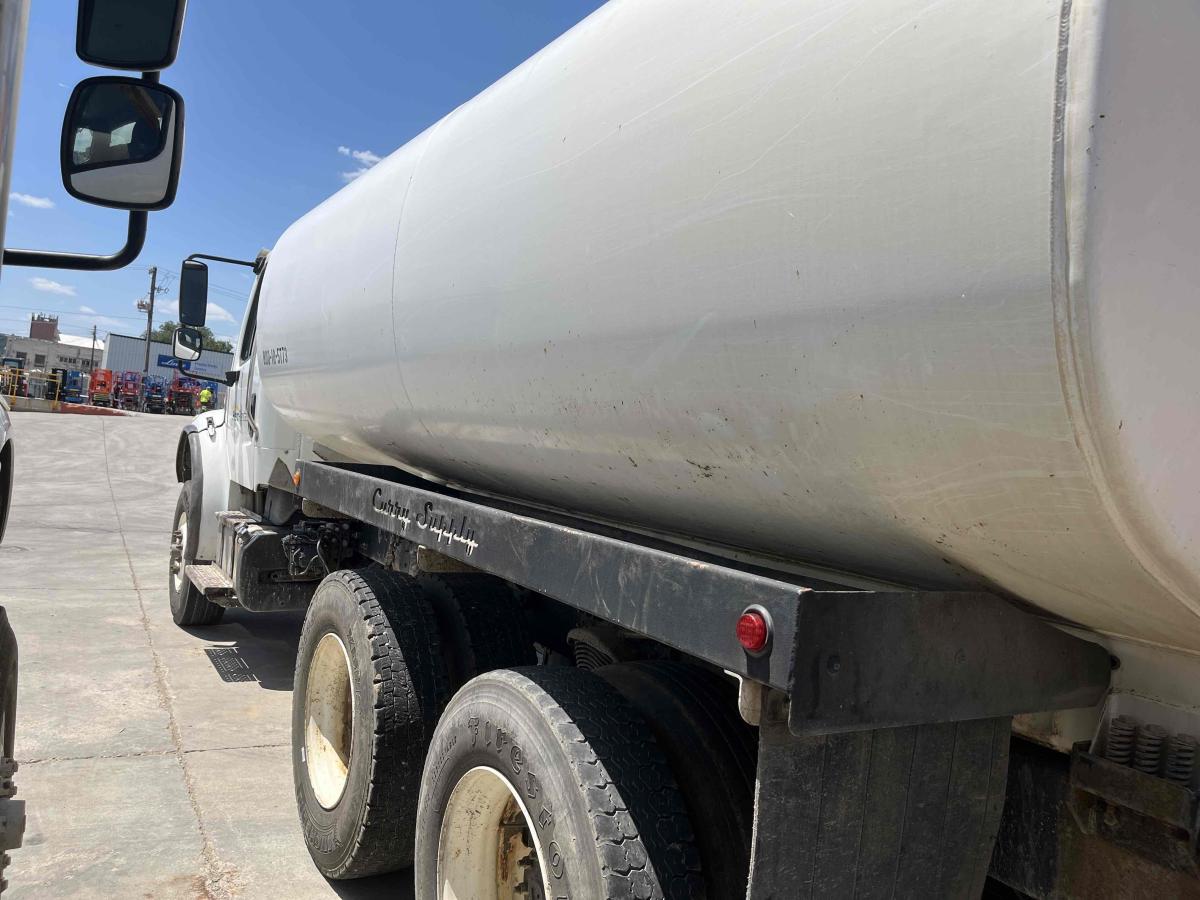 2017 Freightliner M2106