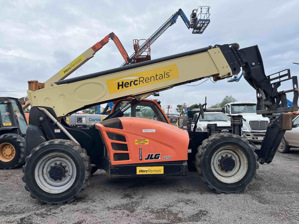 2019 JLG 1255