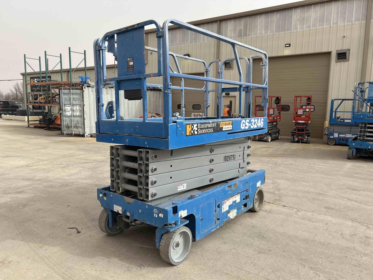 2017 Genie GS-3246-3
