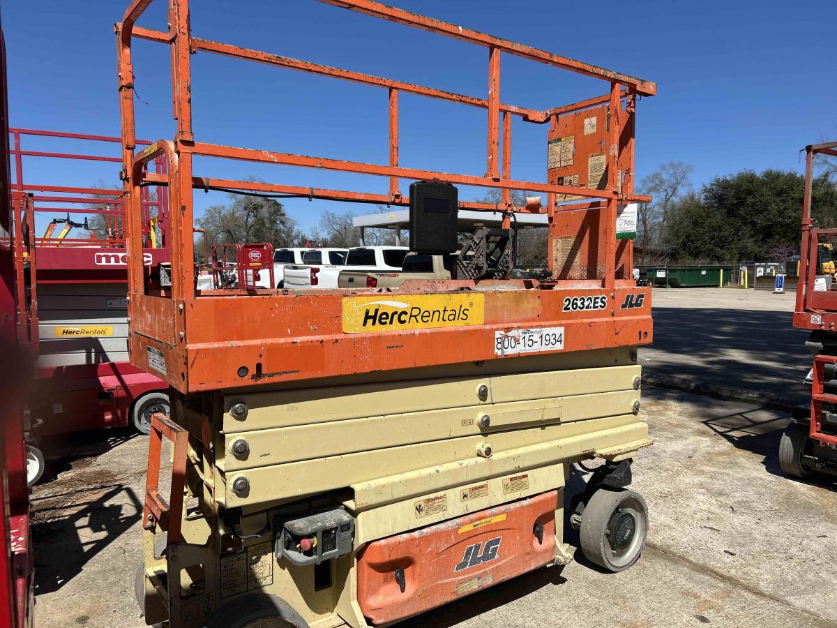 2017 JLG 2632ES