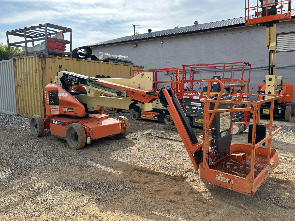 2018 JLG E450AJ