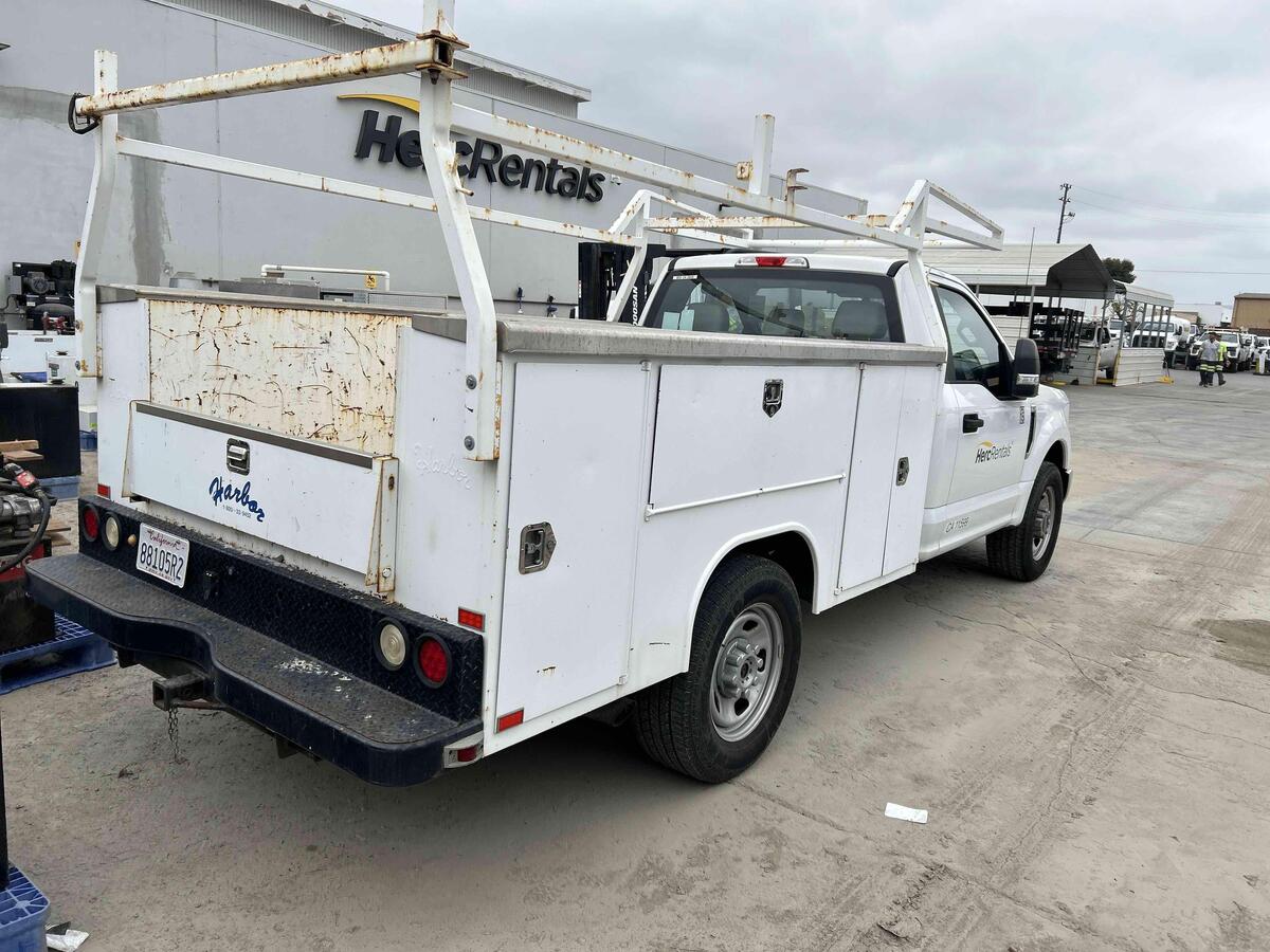 2019 Ford F350-4