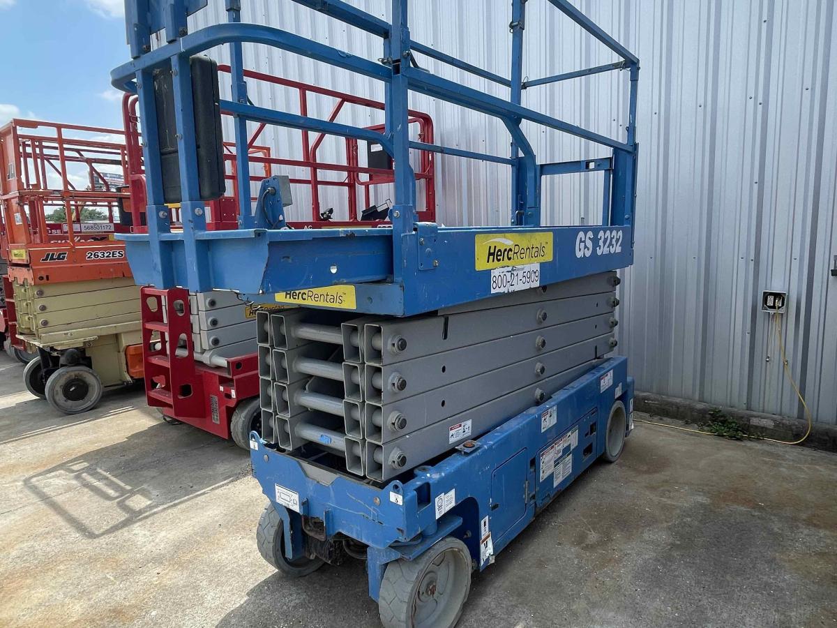 2018 Genie GS-3232