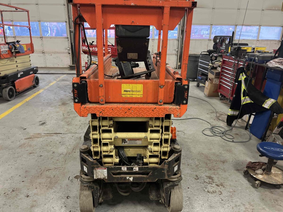 2018 JLG 1932R