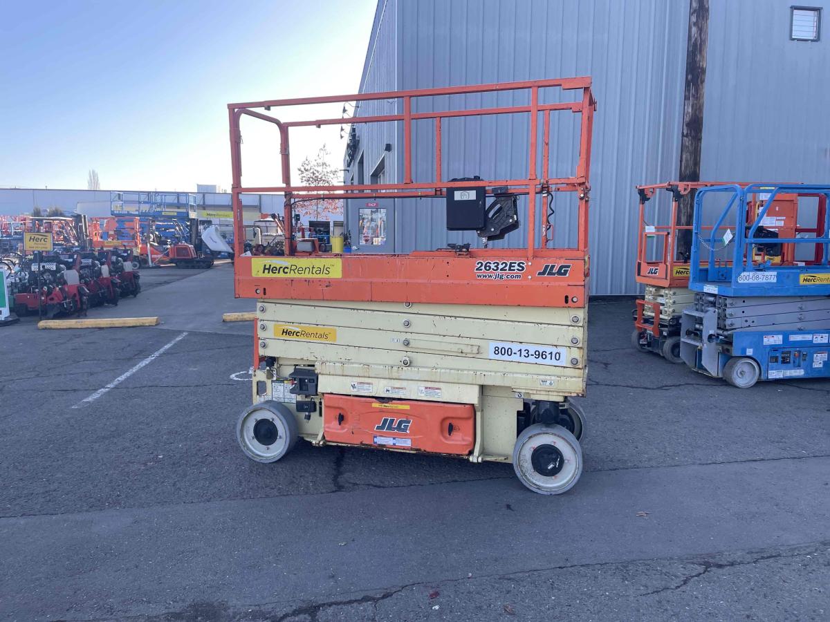2017 JLG 2632ES