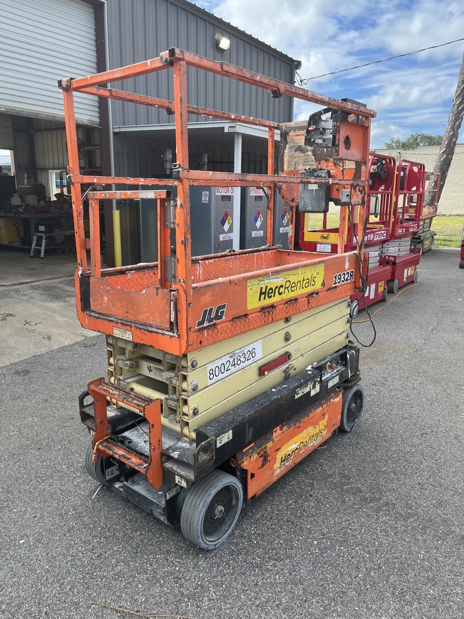 2019 JLG 1932R