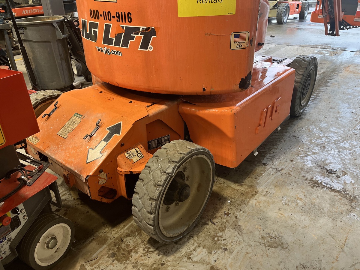 2014 JLG E400AJPN-9