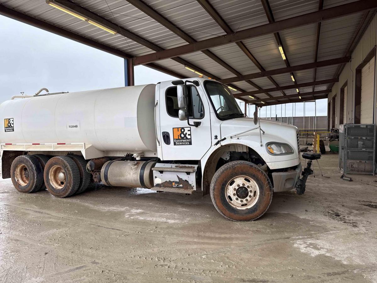 2017 Freightliner M2106-2