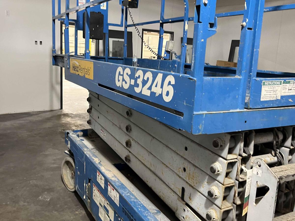 2016 Genie GS-3246