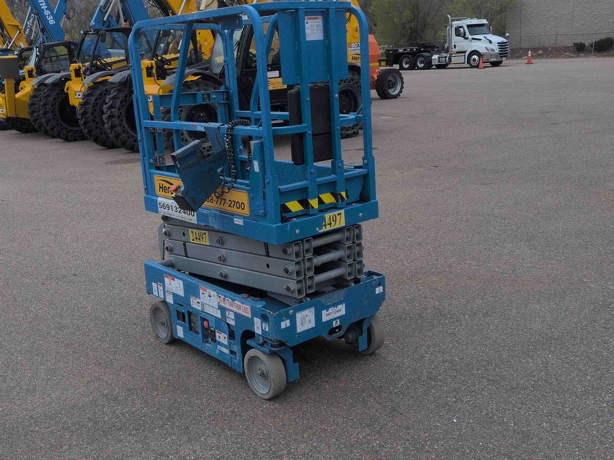 2019 Genie GS1330M