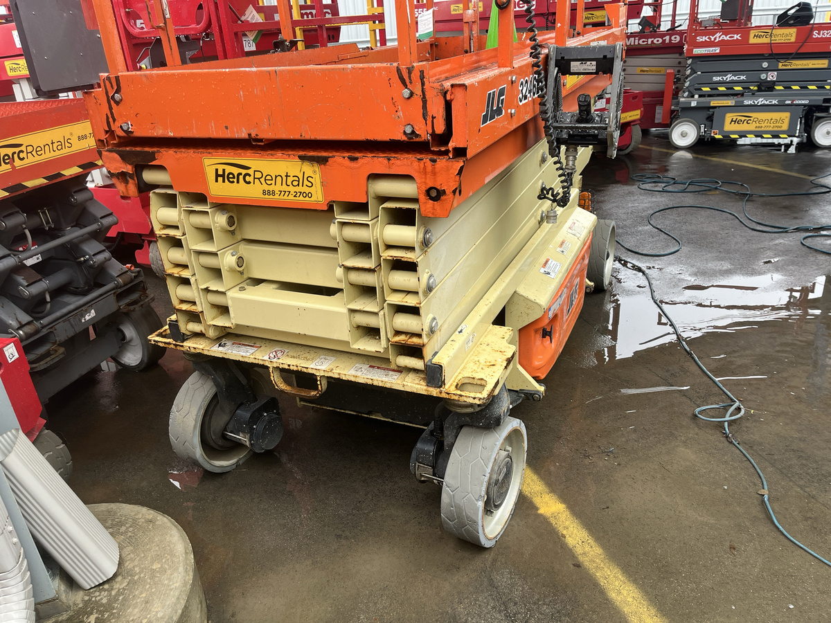 2018 JLG 3246ES-5