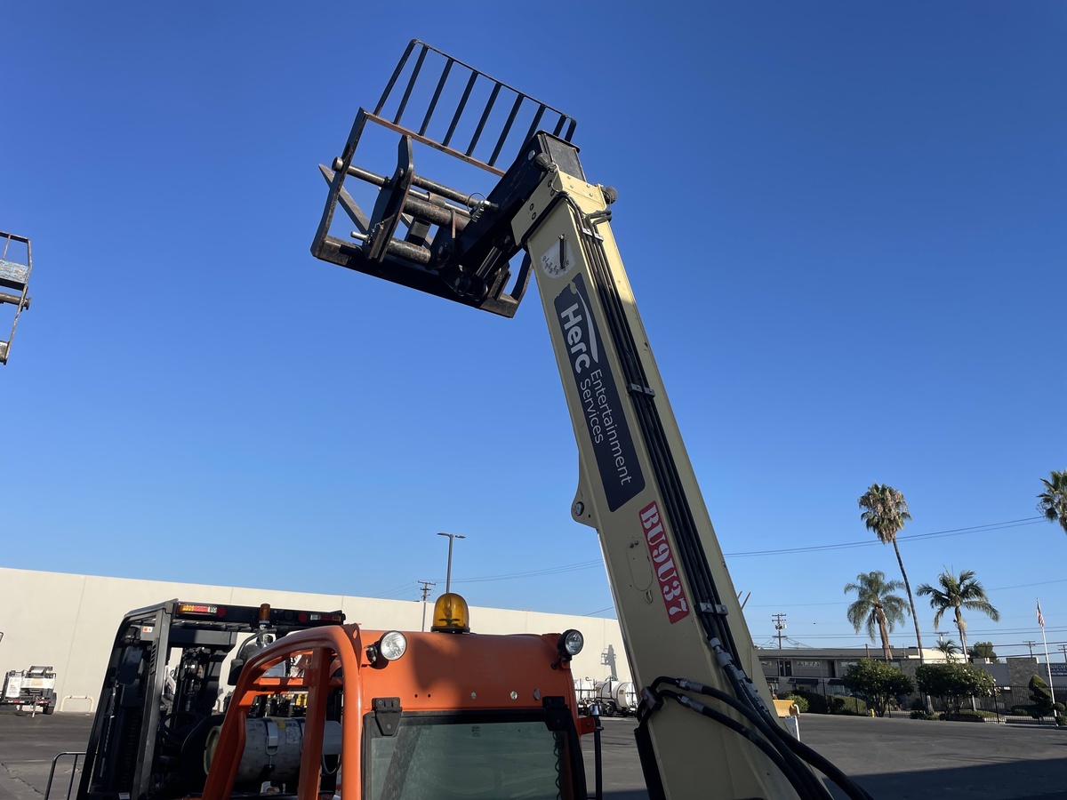 2018 JLG G5-18A-5