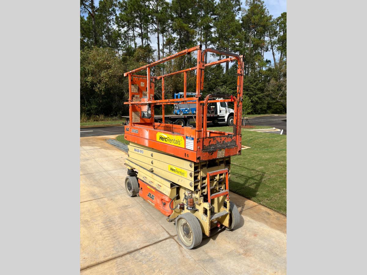 2018 JLG 2632ES