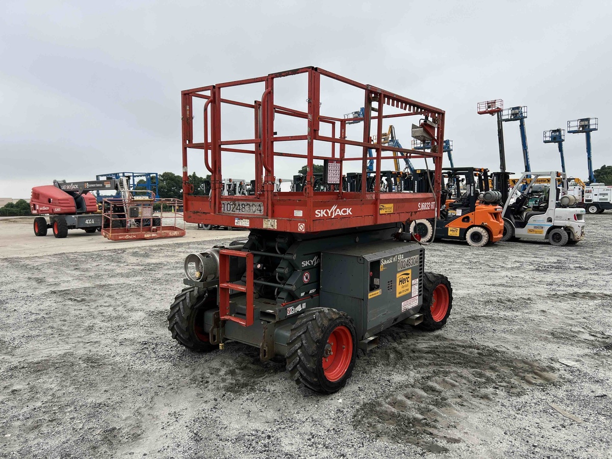 2018 Skyjack SJ-6832RT