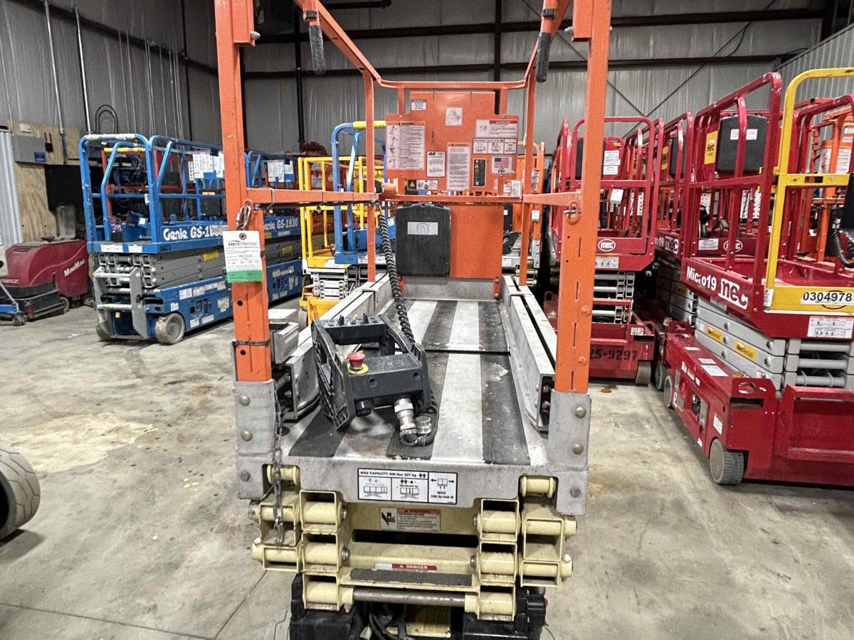 2013 JLG 1930ES