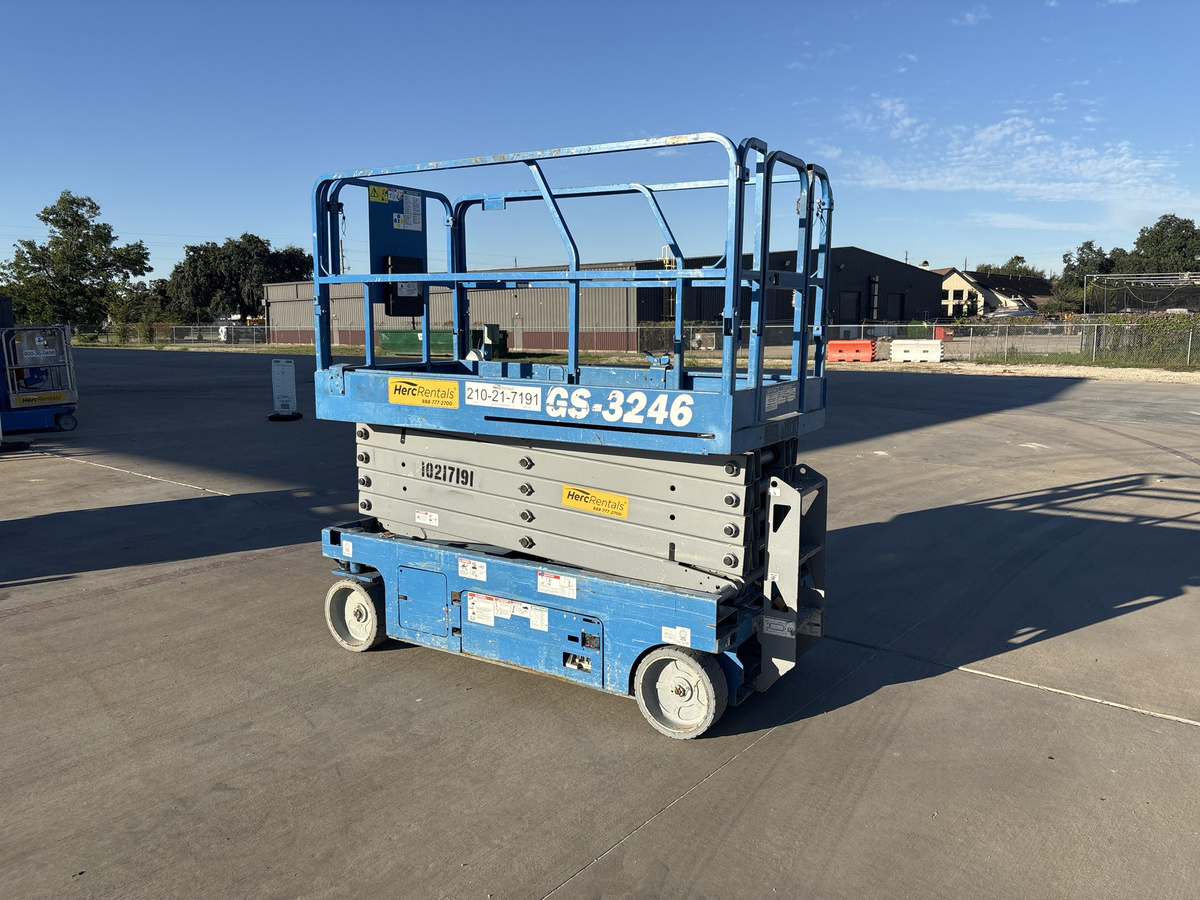 2017 Genie GS-3246-3