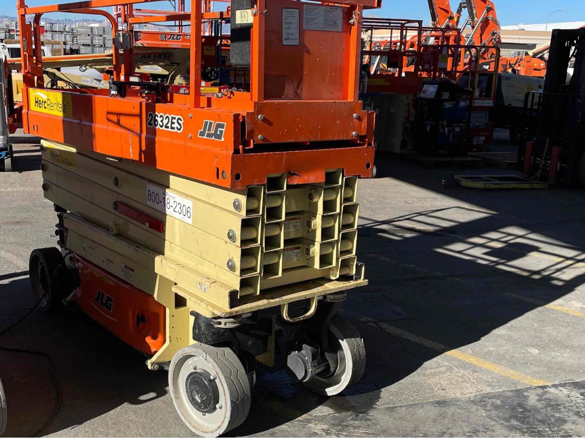 2017 JLG 2632ES