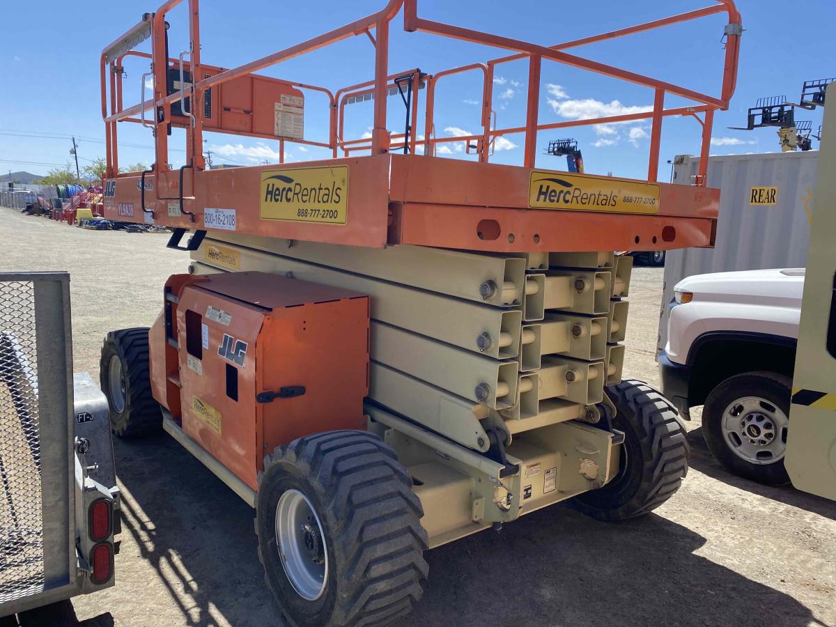 2017 JLG 4394RT