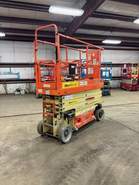 2017 JLG 2632ES-1