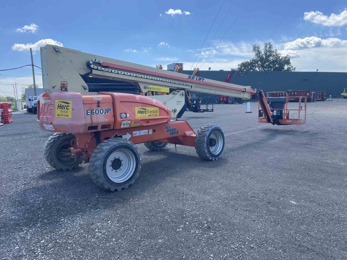2015 JLG E600JP