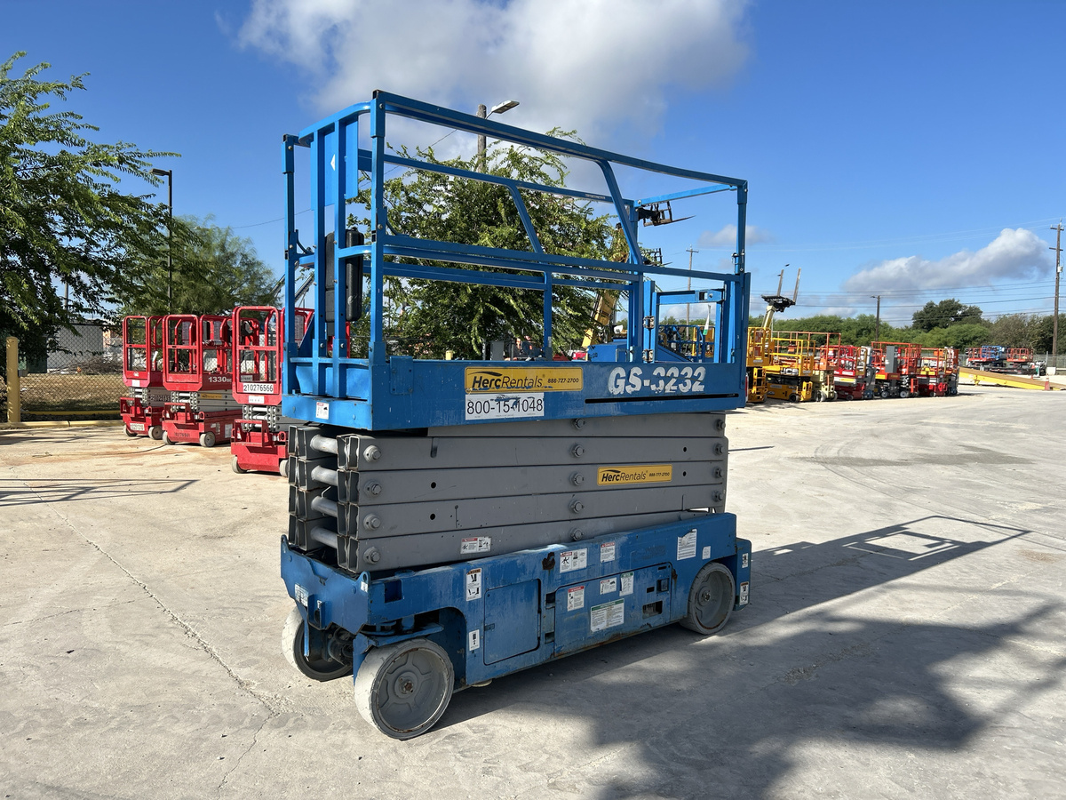2017 Genie GS-3232