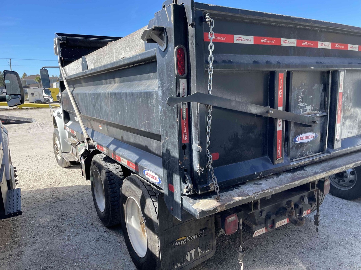 2016 Freightliner M2106-4