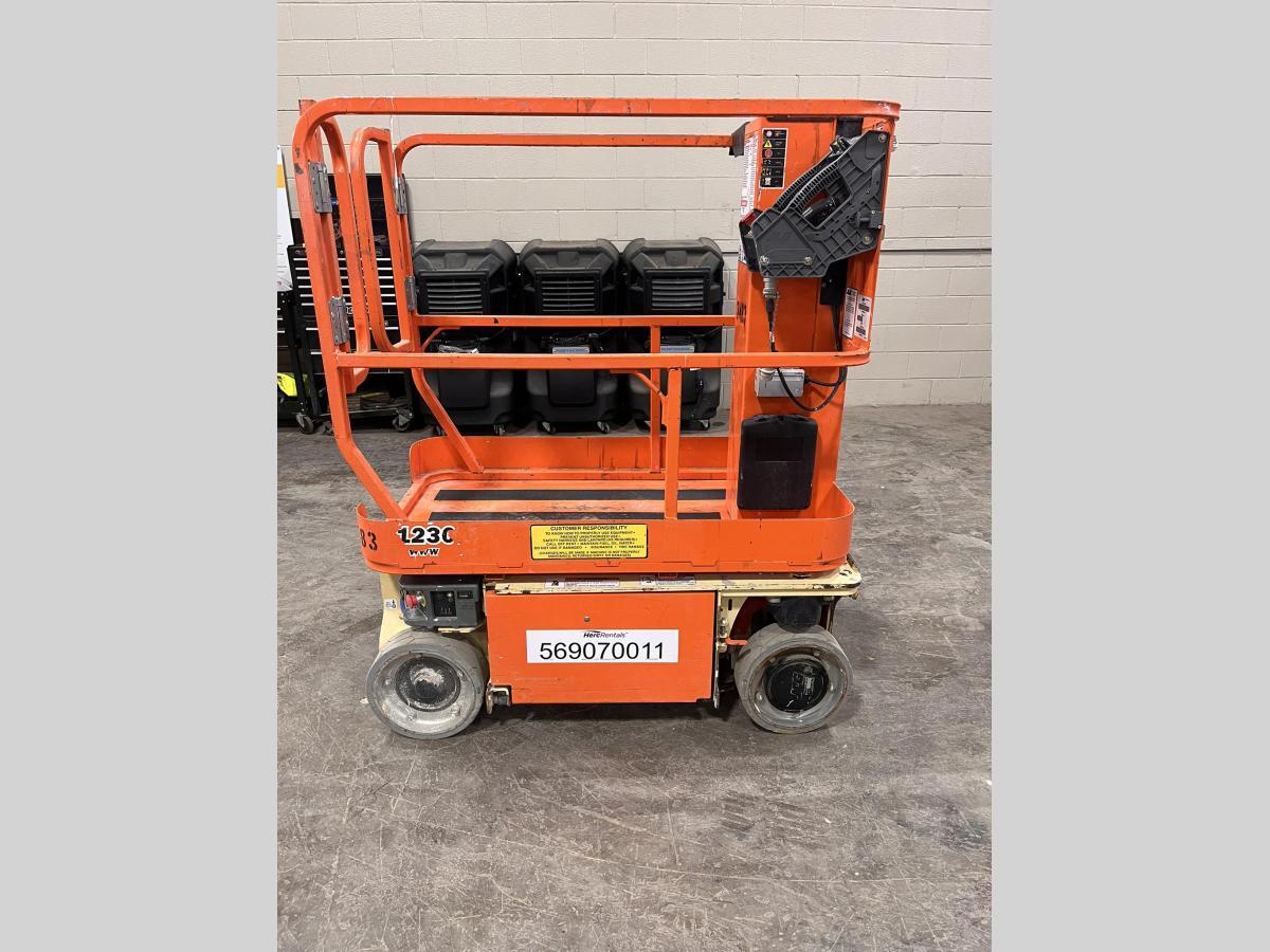 2015 JLG 1230ES