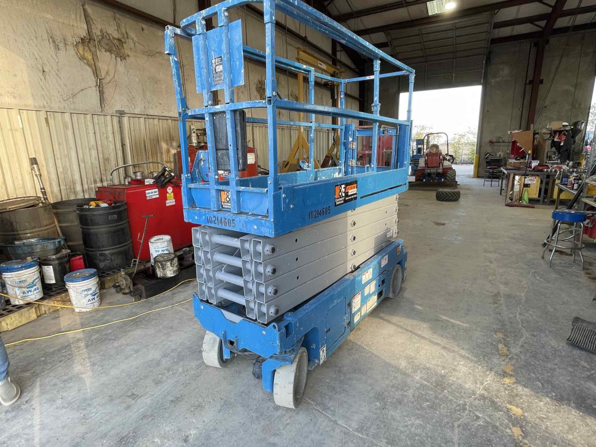 2017 Genie GS-3232