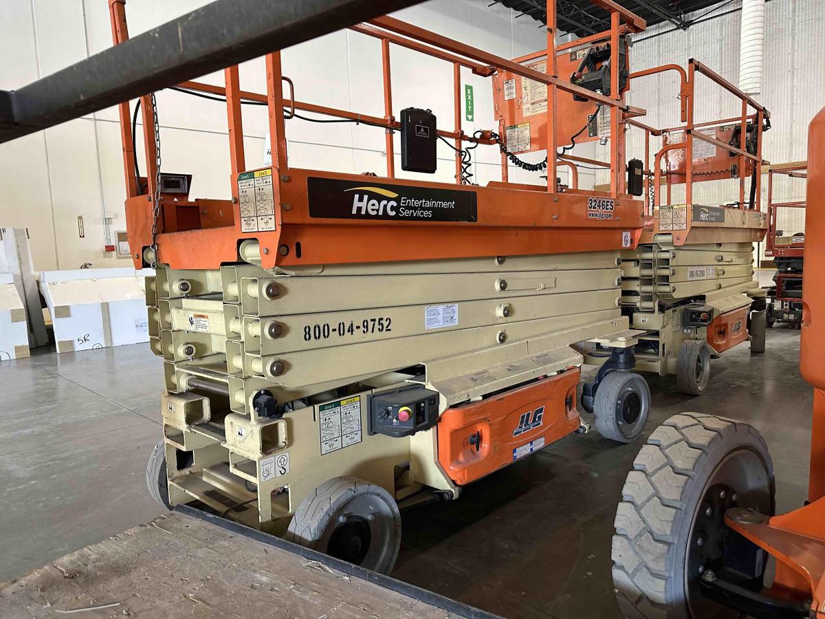 2015 JLG 3246ES